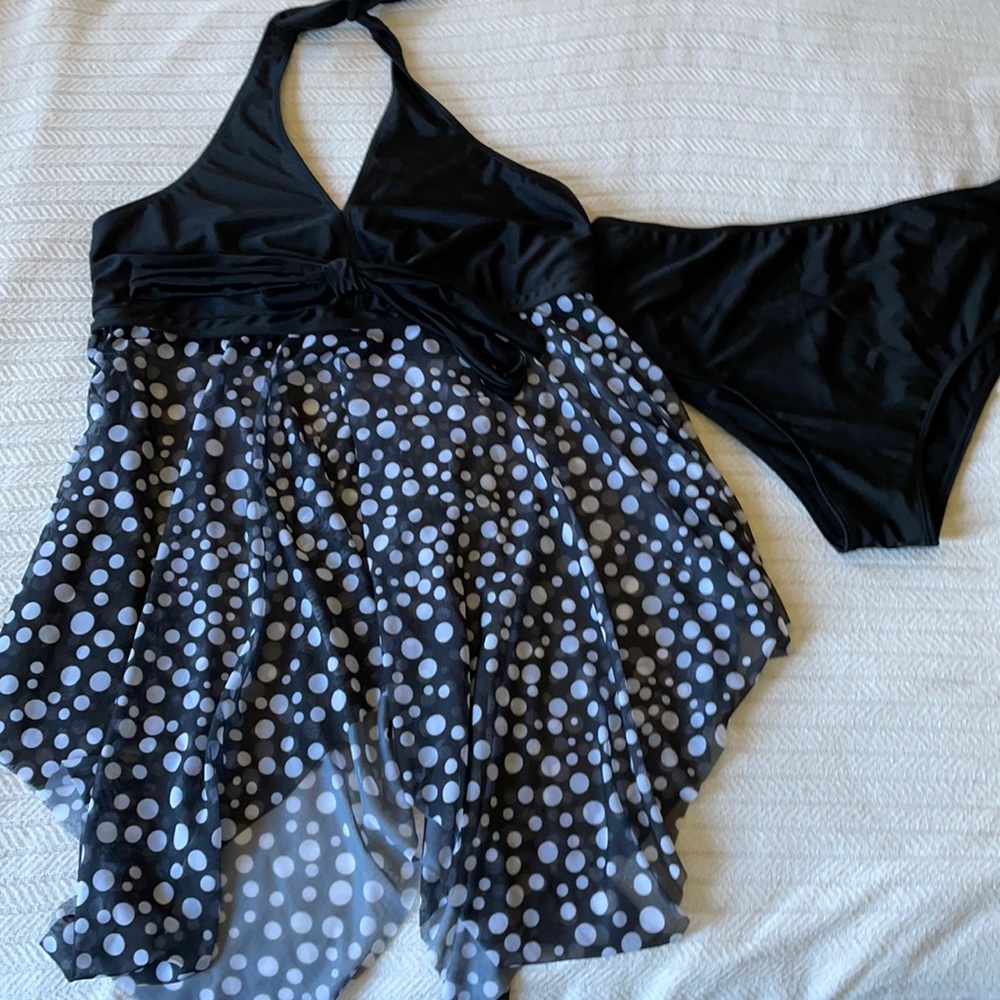 NWOT SHEIN 2XL (16) tankini top & bottoms.